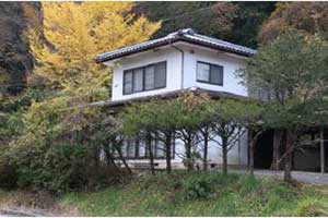 長野県東筑摩郡生坂村の一戸建て | 250万円 | 520.52m² | 補助金2件・最大160万円 | Akiyama house fi…